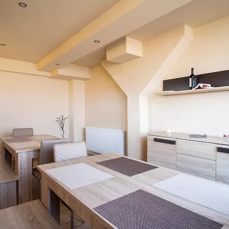 Lator-boross Vendeghaz * Виллань