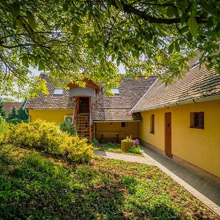 Lator-boross Vendeghaz *